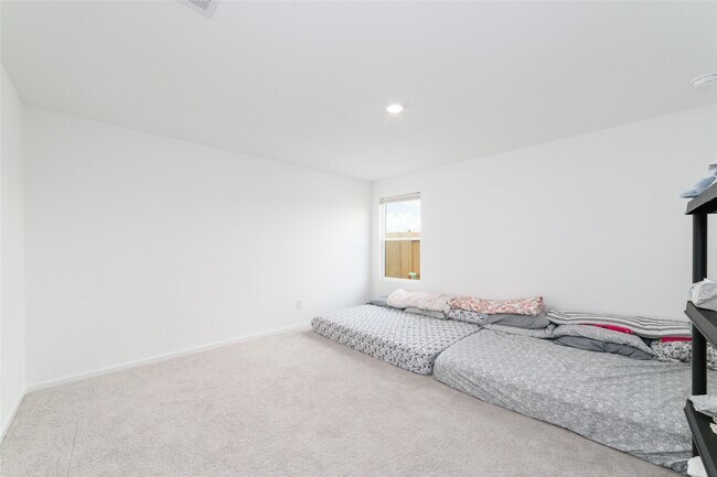 Building Photo - 12410 Mountain Daisy Rd