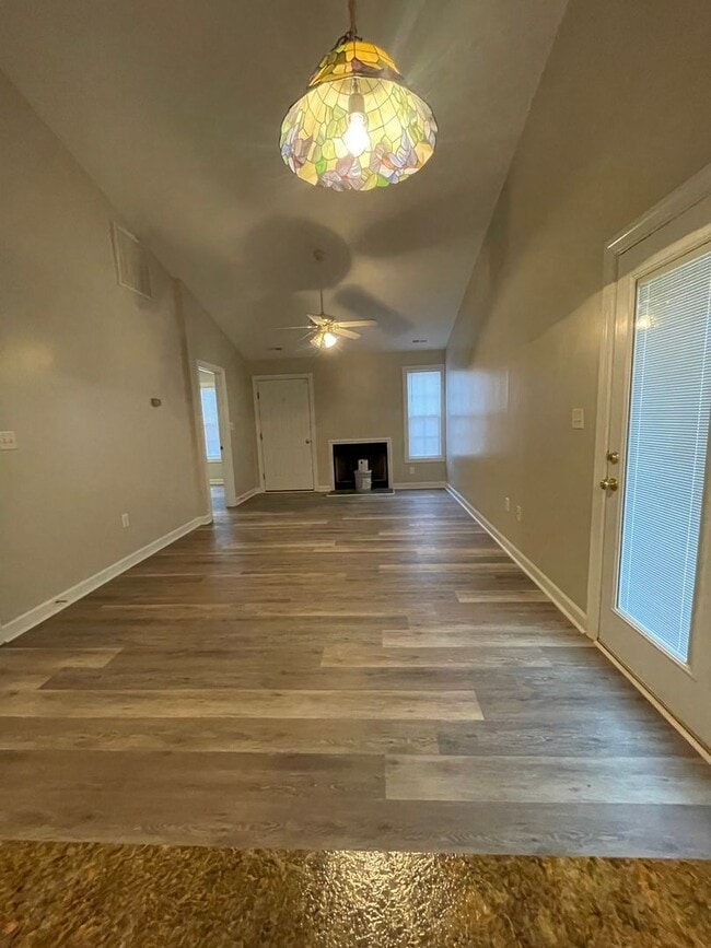 Building Photo - 2416 Winding Creek Dr SW