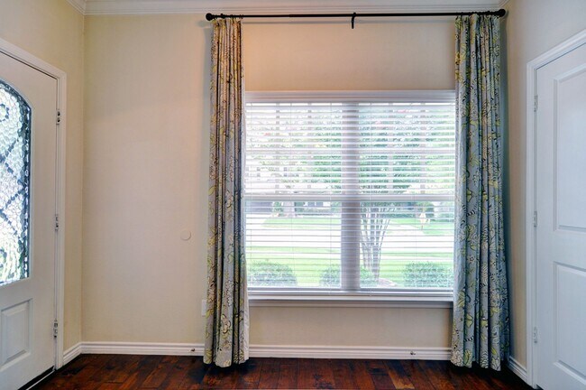 Building Photo - Monticello Townhome