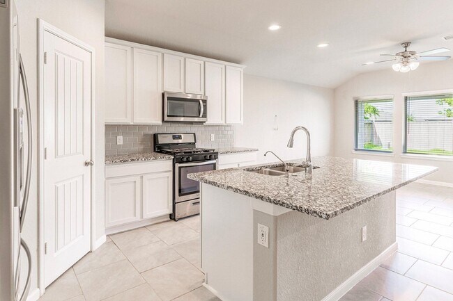 Building Photo - 7558 Highland Chase Dr