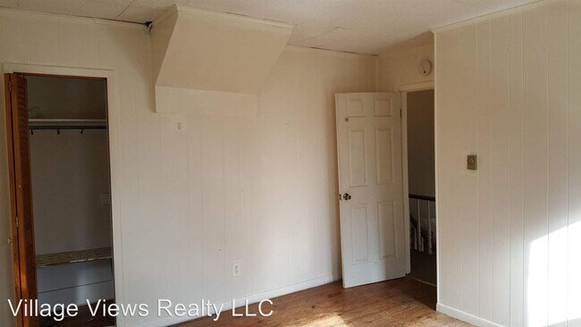 Building Photo - 102 E Brown St