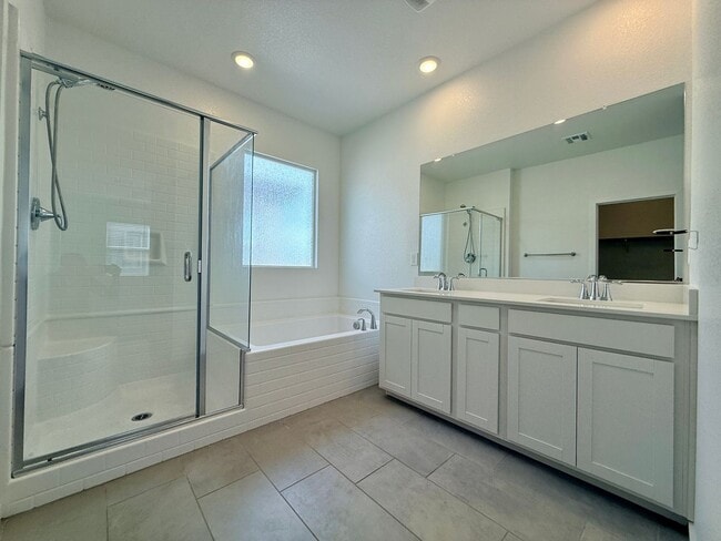 Building Photo - Beautiful Spring Valley Lennar Home-Make it yours today!