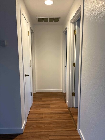 Building Photo - 5092 Skyline Village Loop S