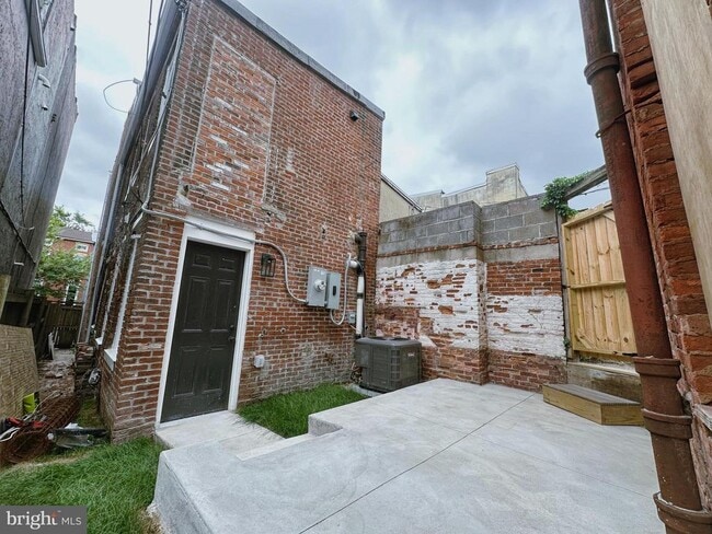 Building Photo - 1110 W Lombard St