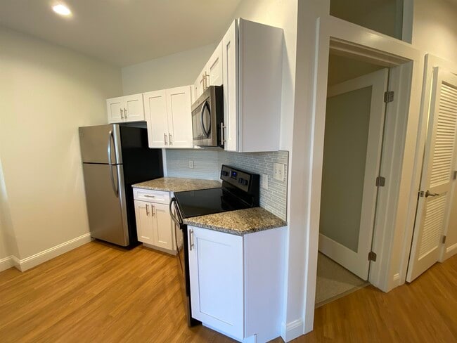 Building Photo - 875 Elm St