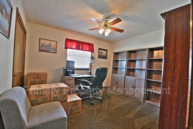 Building Photo - 307 Vickie Dr