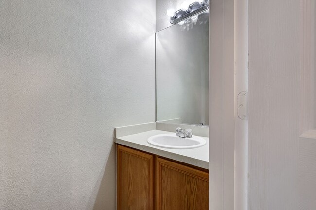 Building Photo - Recently updated 3 bedroom townhome