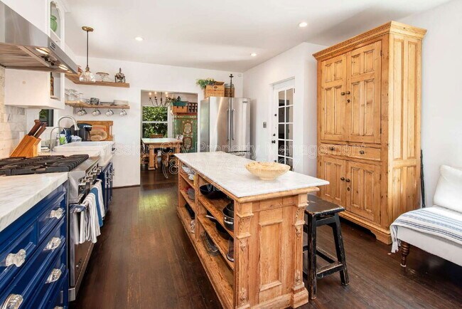 Building Photo - 2837 Clinton Terrace