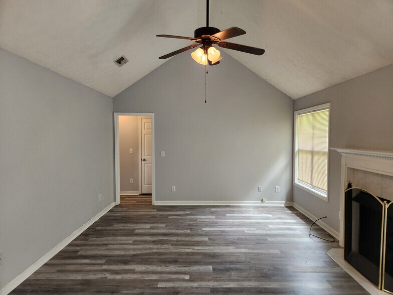Building Photo - 482 Grove Hill Dr