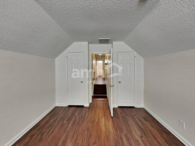 Building Photo - 183 Everett Park Dr