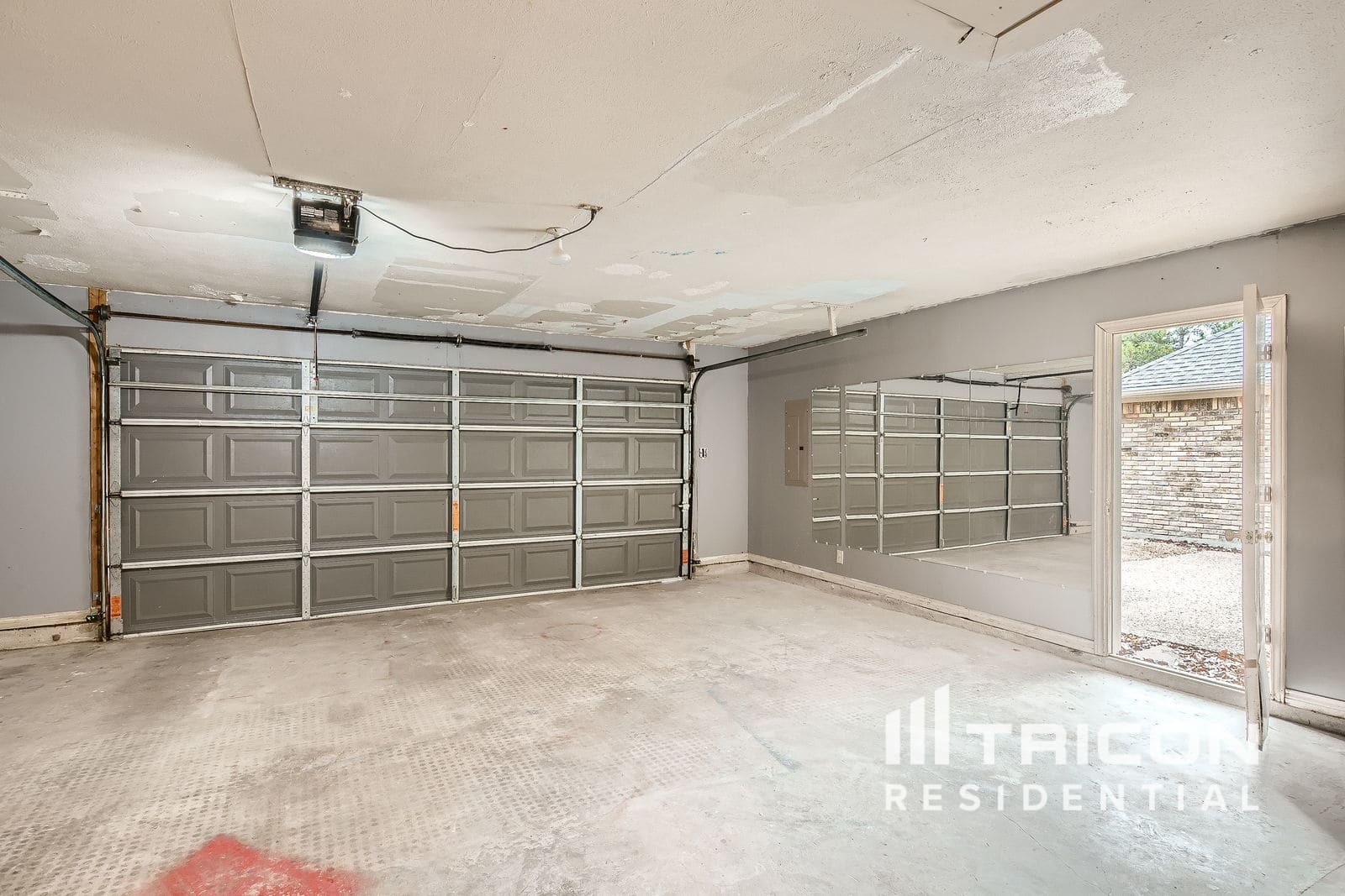 Building Photo - 1735 Plummer Dr