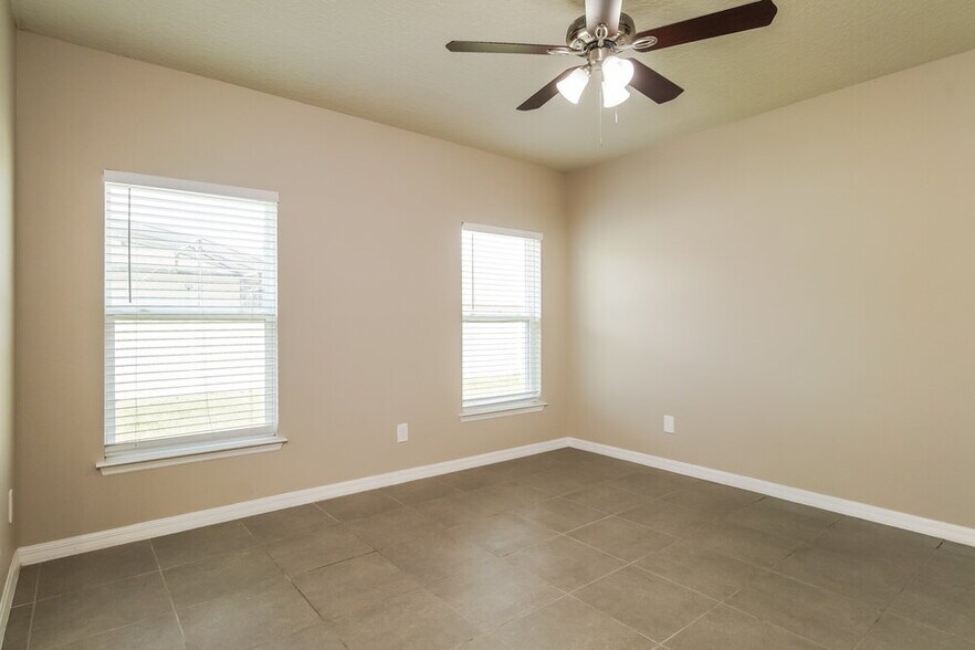 Building Photo - 651 Mercado Ct