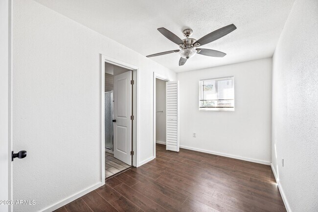 Building Photo - 330 N 15th St