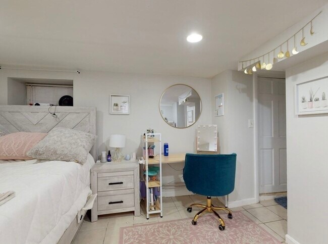 Building Photo - 32 S Huntington Ave