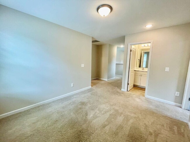 Building Photo - 3-Bedroom Retreat With 2.5 Baths In Fayett...