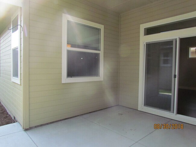 Building Photo - Beautiful 3 bed 2 bath in the popular Paramount community