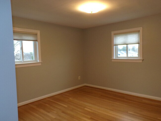 Building Photo - Beautiful Three Bedroom House in N Arlington; Dominion Hills
