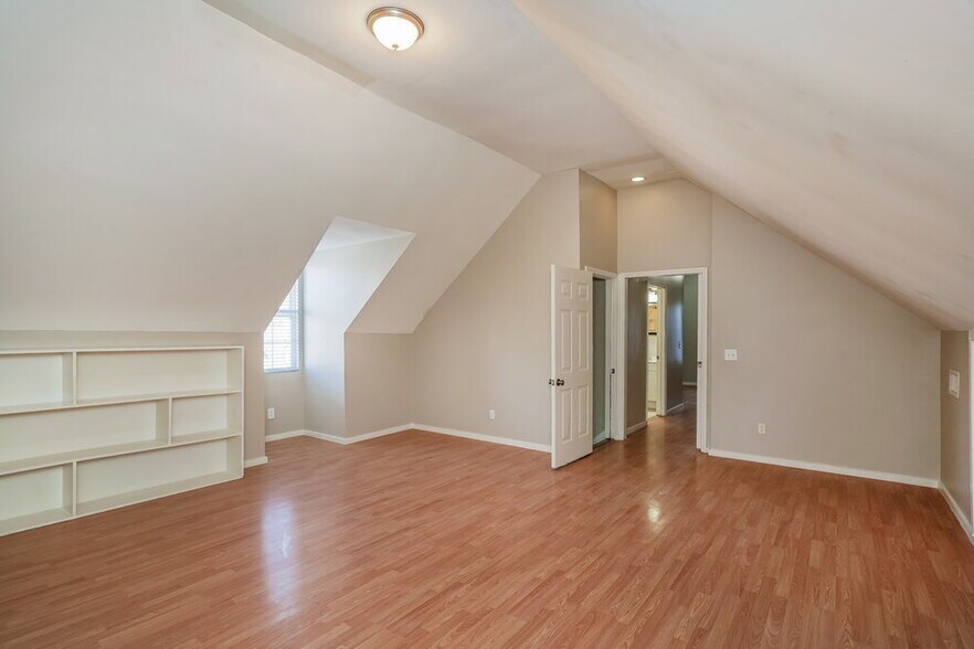 Building Photo - 2919 Weybridge Dr