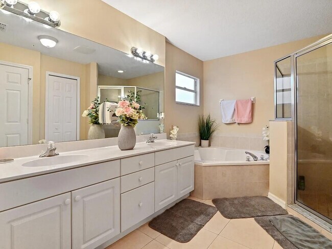 Building Photo - 602 SW McCall Rd