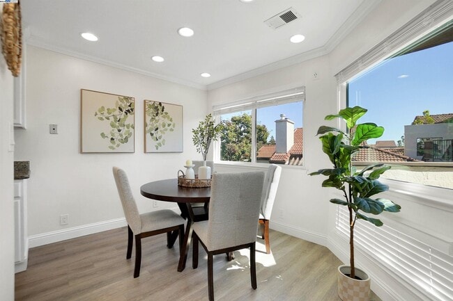 Building Photo - Gary VIlla