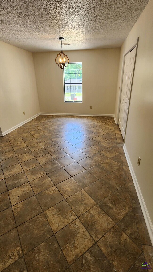 Building Photo - 203 Springdale Dr