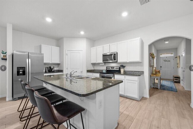 Building Photo - 6032 SW 84th St