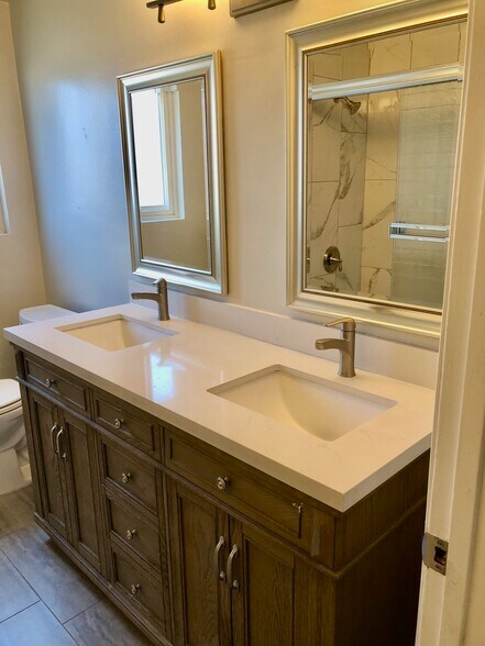 Hall Bath - 11440 Odessa Ave