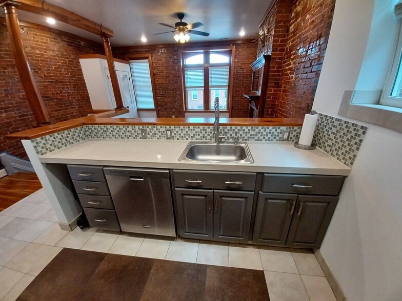 Building Photo - 4224 Chouteau Ave