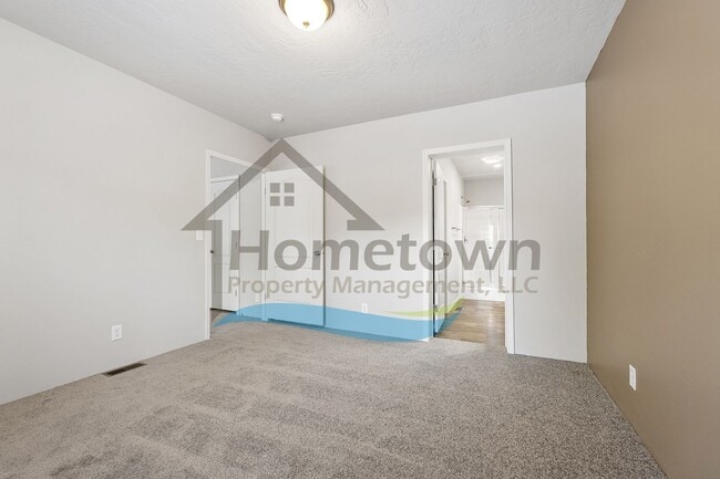 Building Photo - 3 Bedroom 2 Bathroom Home on a Private Lot out in the Country Near Sagle!