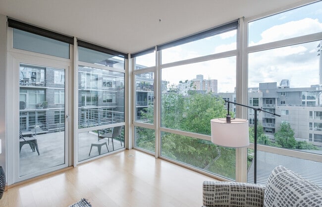 Building Photo - 1255 NW 9th Ave