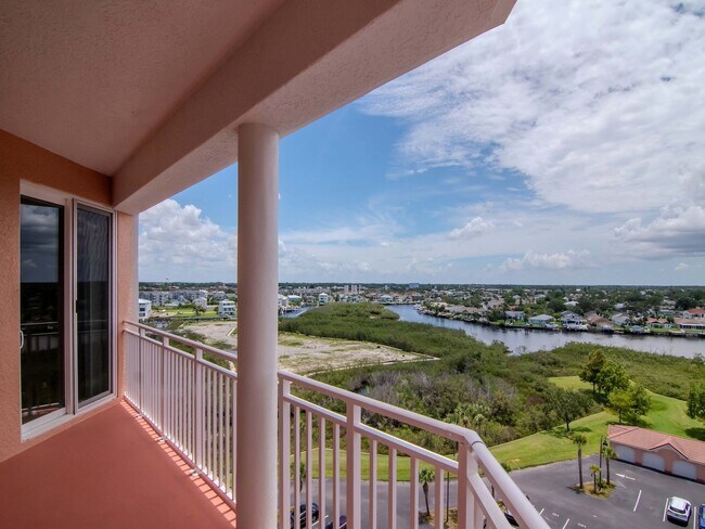Building Photo - Waterfront Penthouse Living – Luxury 3 Bedroom / 2 Bath Condo on the Water