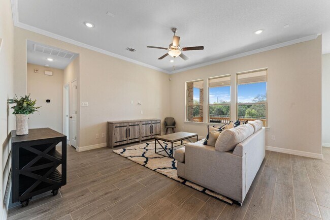 Building Photo - 423 Montessa Park