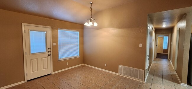 Building Photo - 3 Bedroom 2 Bath off Clear Creek Viewable ...