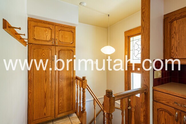 Building Photo - 1475 E Michigan Ave