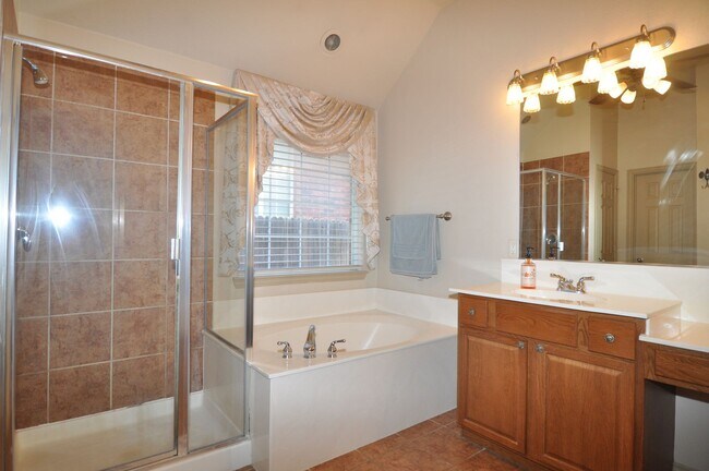 Building Photo - COMING SOON! Stunning 4-2-2 in Ft. Worth –...