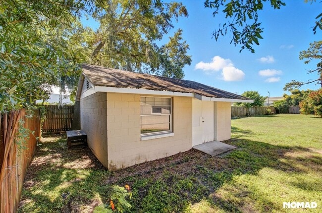 Building Photo - 5300 Locksley Ave