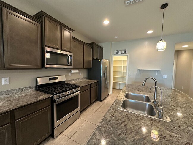 Building Photo - Single Level Home with Split Floor Plan, D...
