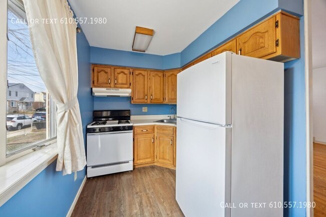 Building Photo - Clean and Updated 2 Bedroom 1 Bath apartme...