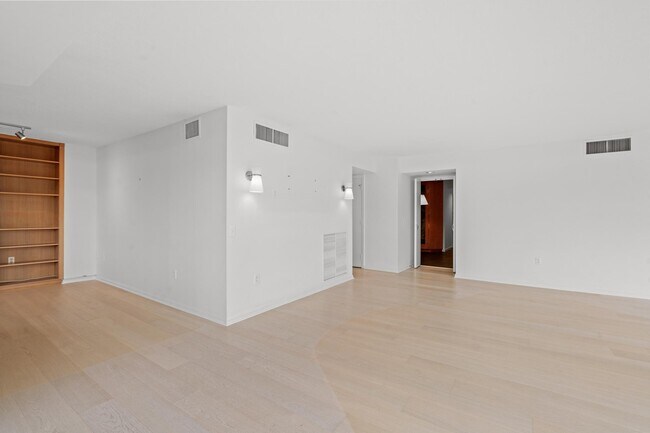 Building Photo - 1015 33rd St NW