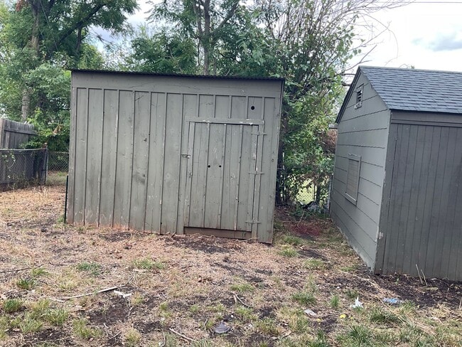 Building Photo - 303 W Kittyhawk Dr