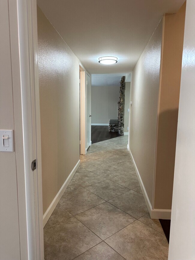 Building Photo - 1393 Scotch Cir