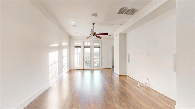 Building Photo - 620 S Pearl Expy