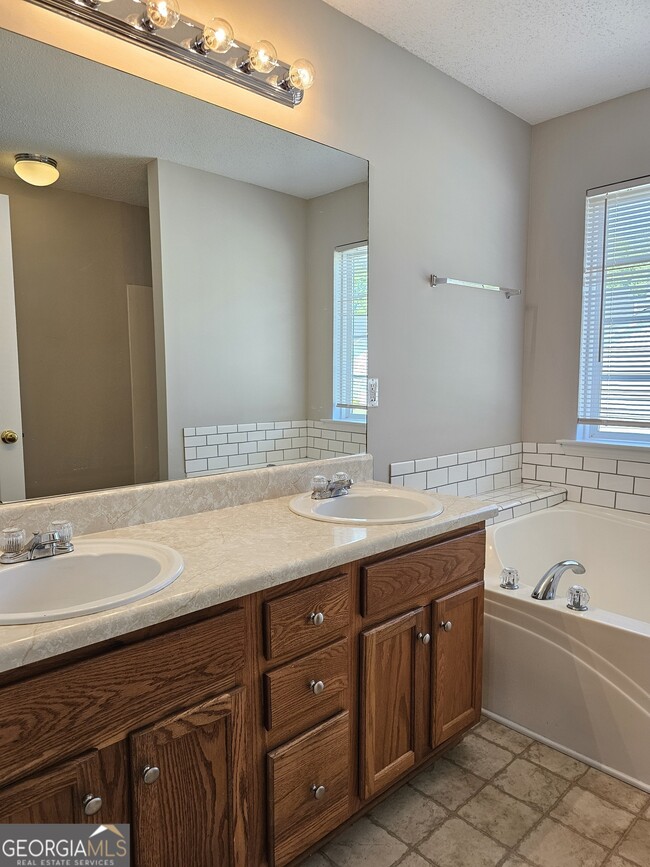 Building Photo - 502 Stonewood Pl