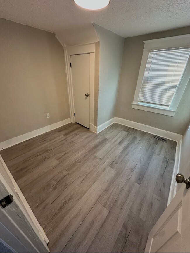 Building Photo - 3 bedroom 1 bath