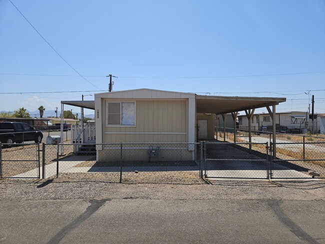 Building Photo - Cute and Clean 2 bed/1 Bath in central BHC