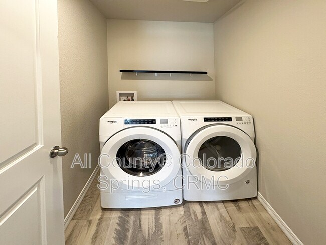 Building Photo - 5975 Mumford Dr.
