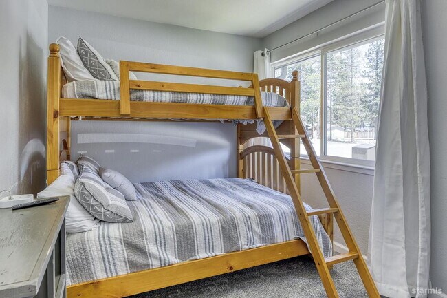 Building Photo - Single Family Home For Rent
