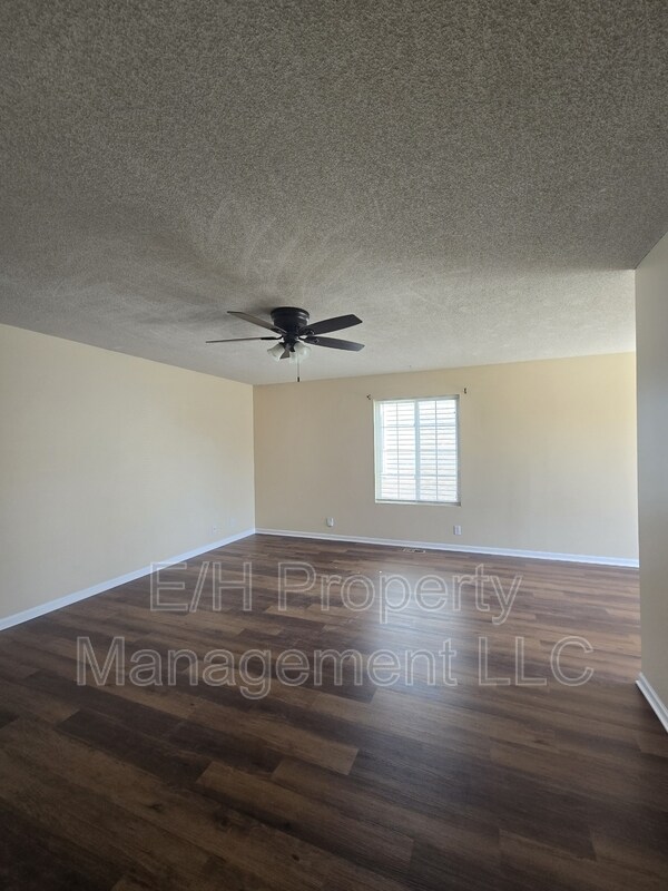 Building Photo - 4462 S Elizabeth Ave