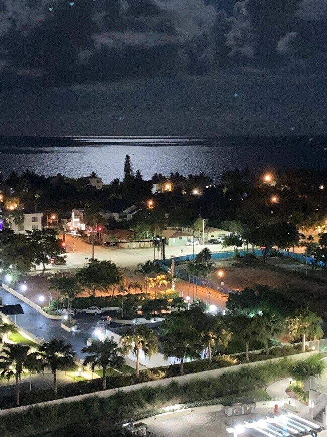 Building Photo - 3020 NE 32nd Ave