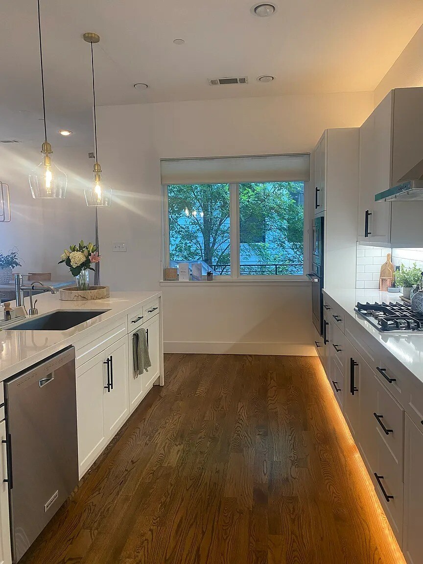 Building Photo - 5705 Bryan Pky